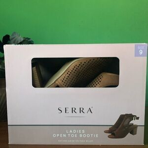 NWOT Serra Size 9 Brown Ladies Open Toe Bootie